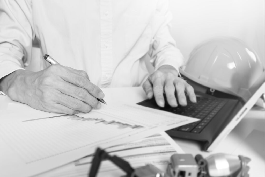 construction engineer making project report